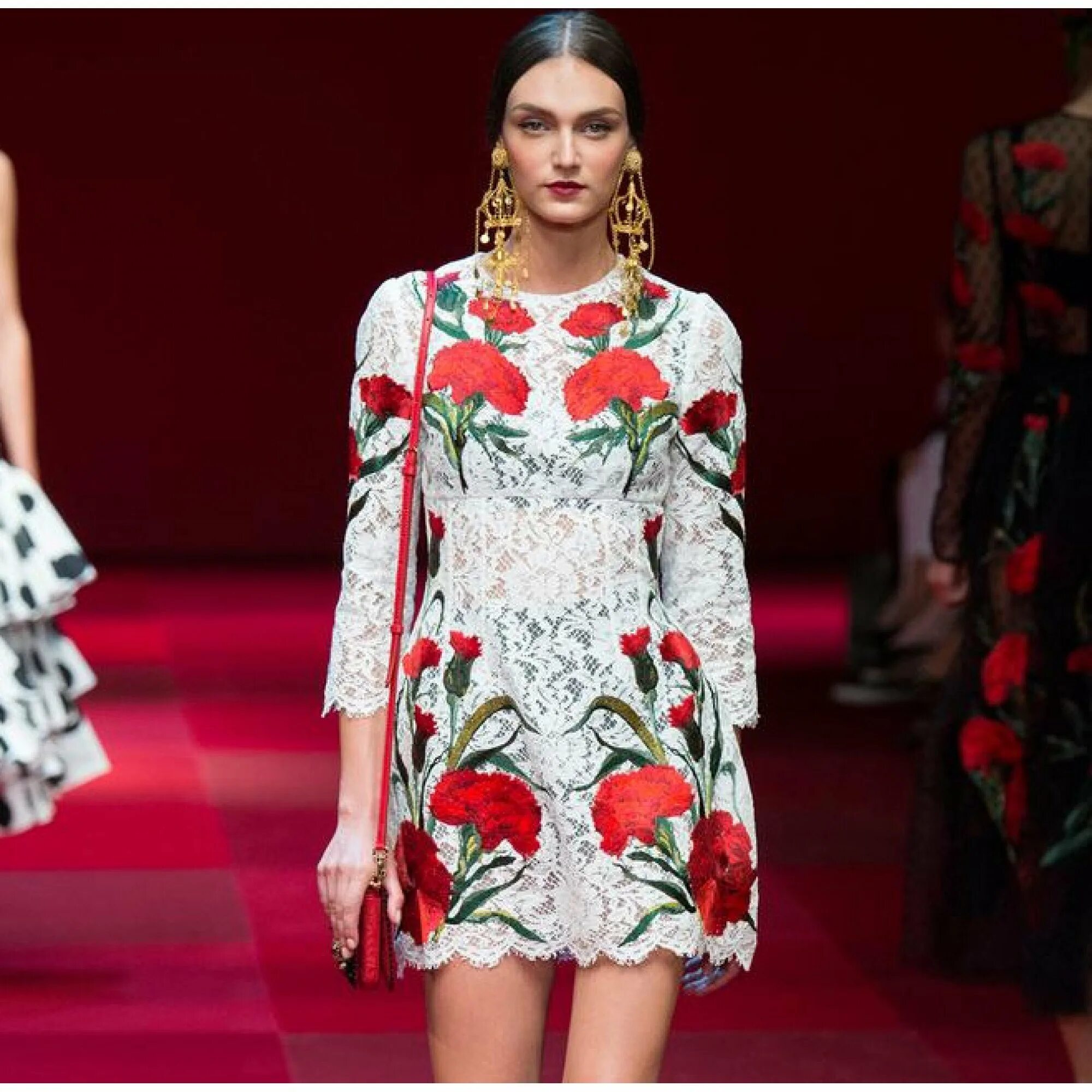 Платья дольче габбана фото Платье дольче габбана с розами - 70 photo