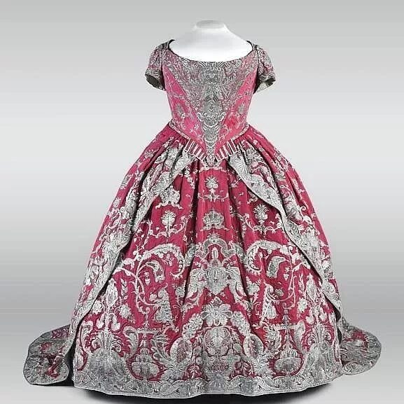 Платья екатерины фото Coronation Dress of Empress Catherine I, 1724 ℹ The coronation dress of Catherin