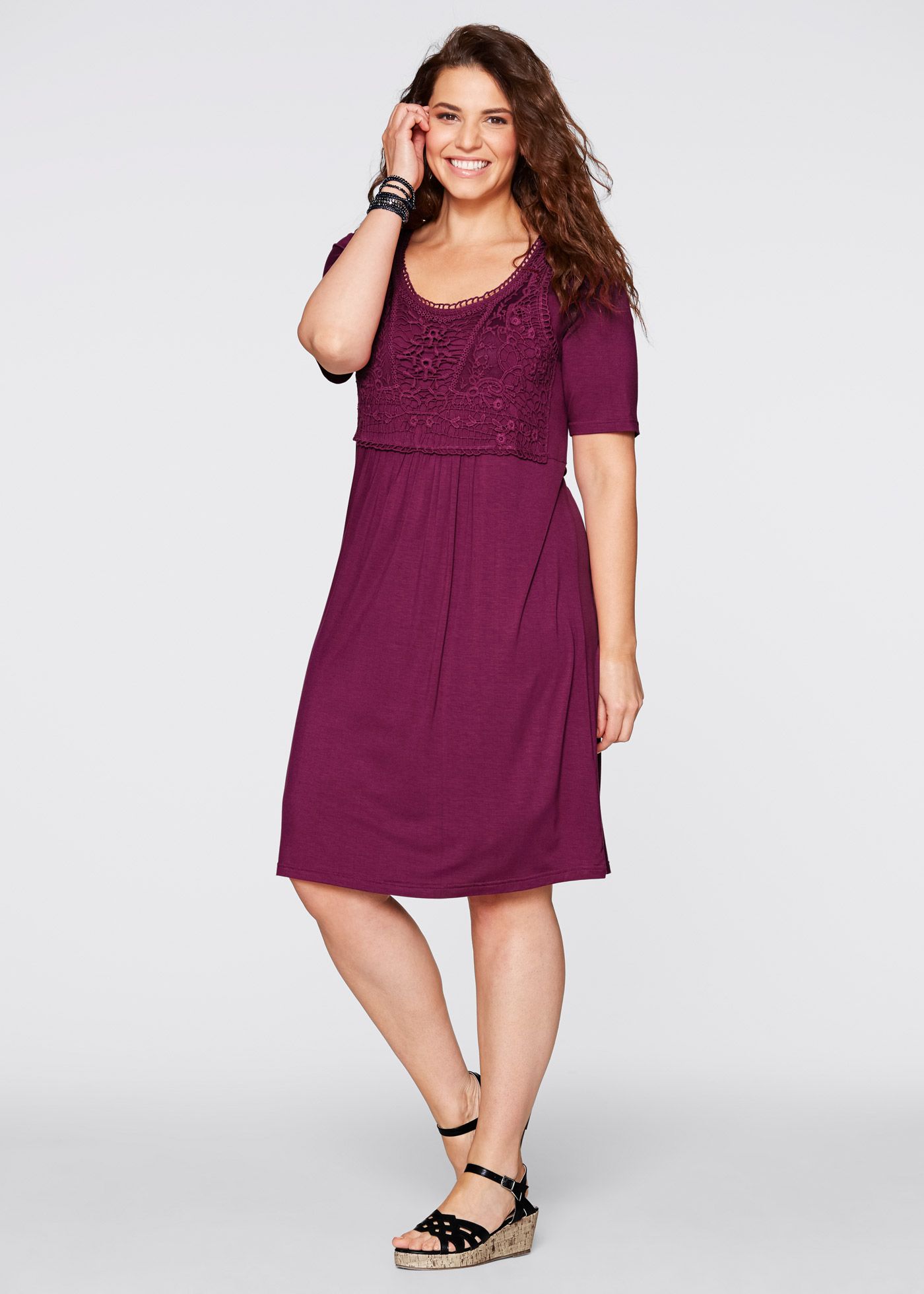 Платья фото для полных цена Modern und feminin: Schmal geschnittene Hose mit Pailletten Kleider damen, Kleid