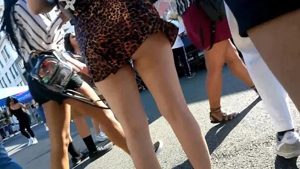 Платья фото под юбкой Мужчина тайком фотографировал девушек под юбками и умер. Плохие новости