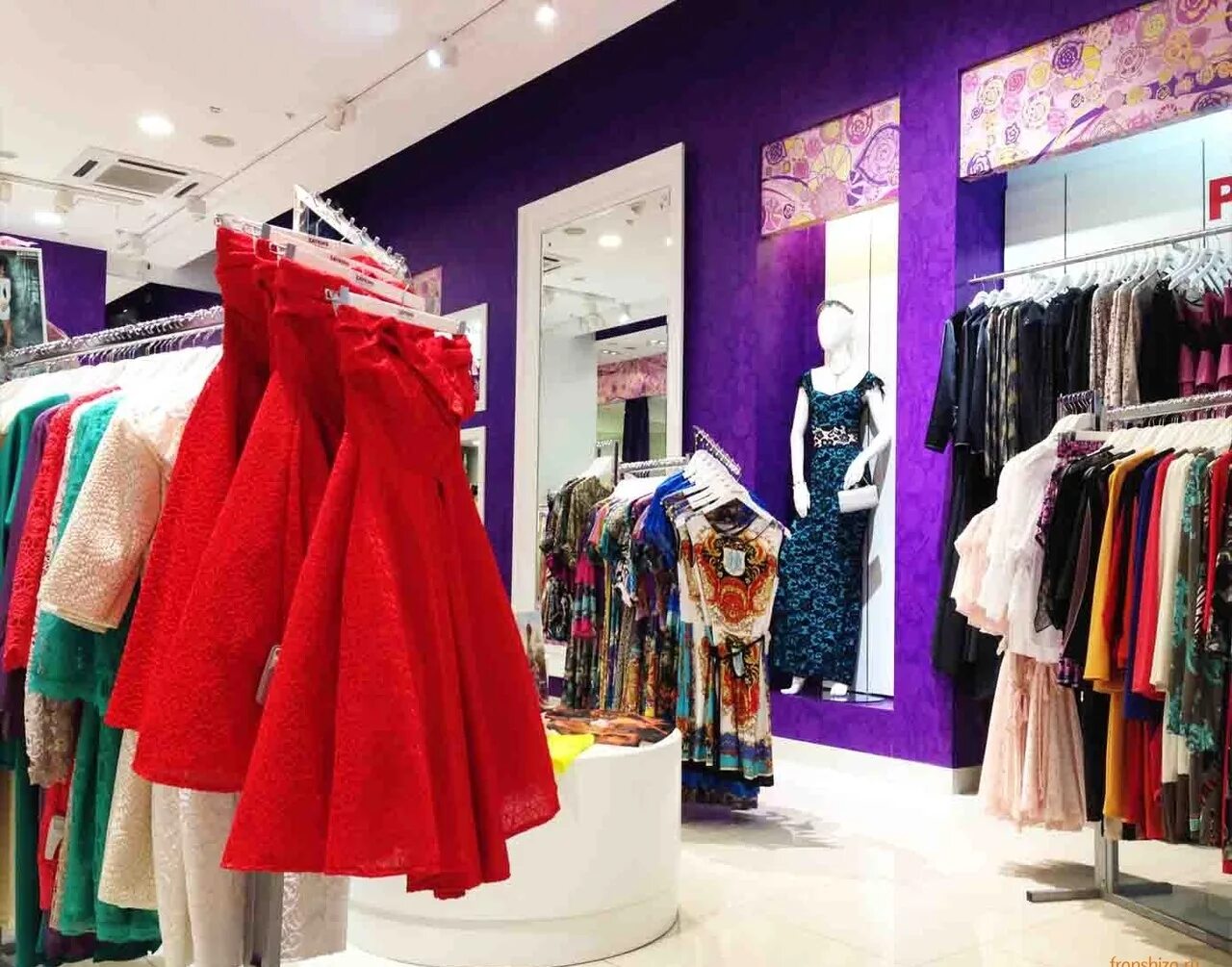 Платья фото женский магазин Бутик женской одежды в известном ТЦ - купить этот бизнес в Уфе