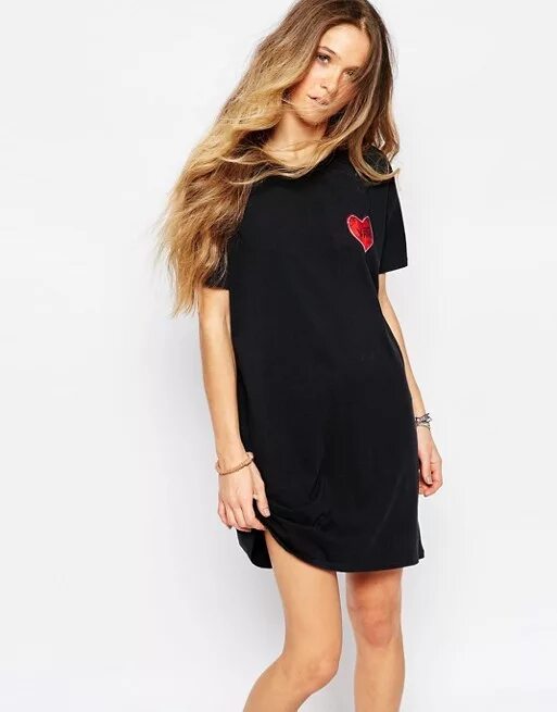 Платья футболки фото Vans Платье-футболка с маленьким логотипом-сердечком Vans