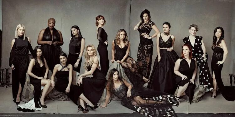 Платья группа фото Empowering Women. Corporate portrait, Rainy wedding photos, Empowered women phot