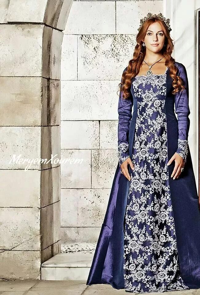 Платья хюррем из великолепного века фото Пин от пользователя Mark Watanabe на доске Beauty : Meryem Uzerli Наряды, Бальны