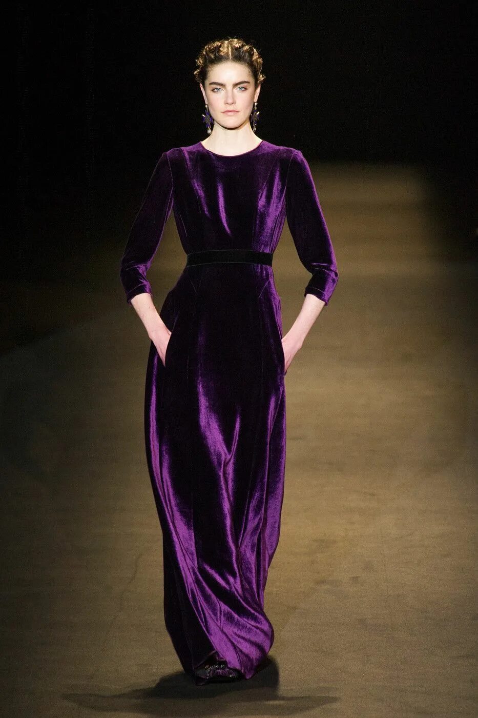 Платья из бархата фото awesome Очаровательное бархатное платье - Фото актуальных тенденций 2018 года Pu