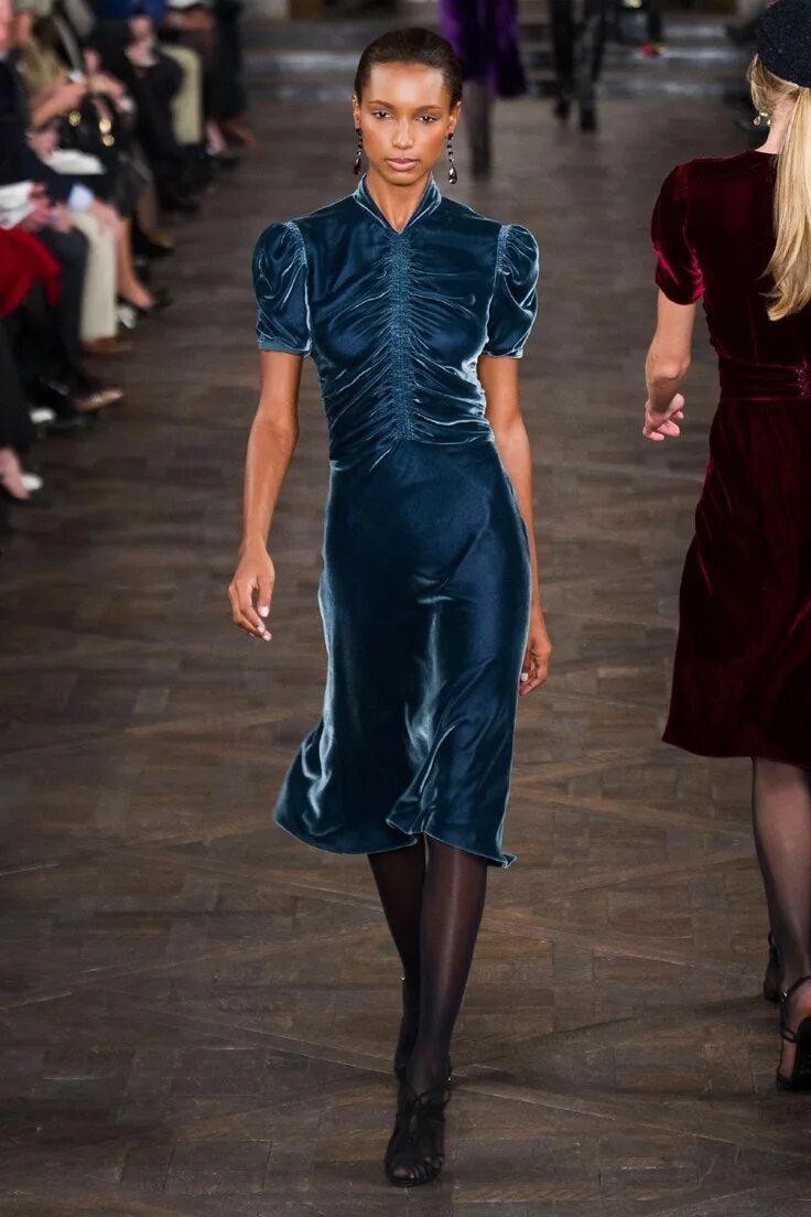 Платья из бархата фото Fashion Week: Fashion Shows, Trends, Runway Reviews -- The Cut Moda de alta cost