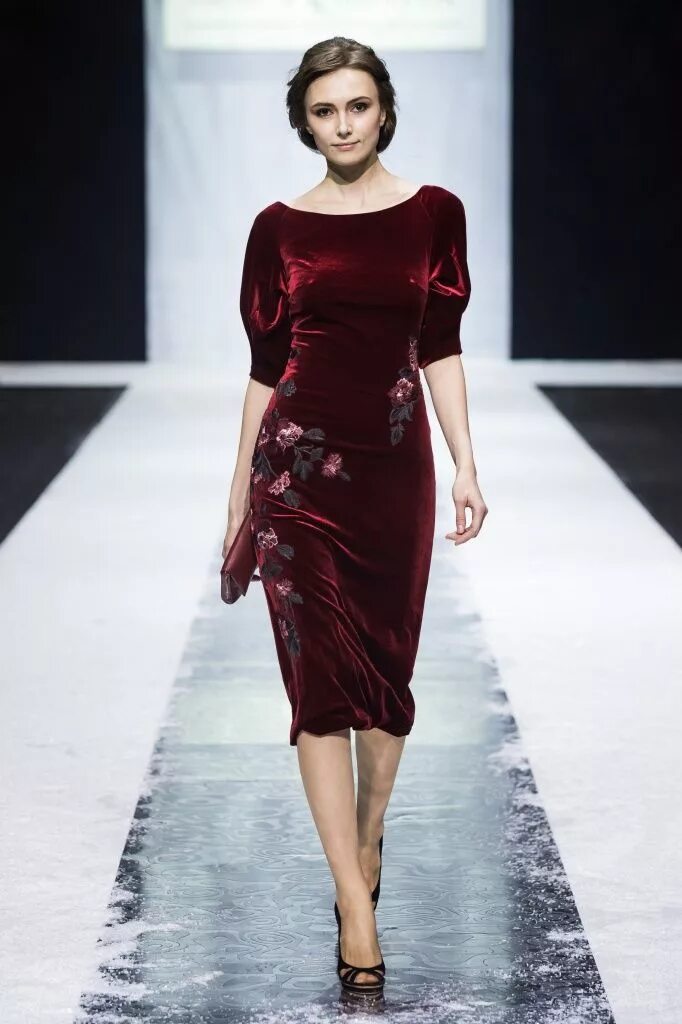 Платья из бархата фото Пин от пользователя redactedtyzijri на доске WOMEN'S FASHION Бархатные платья, Н