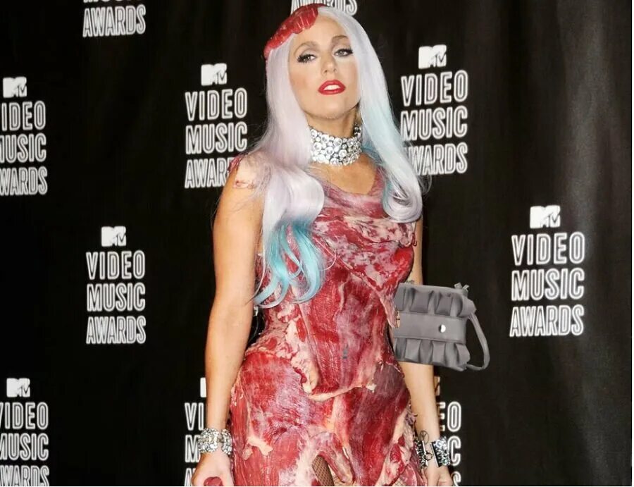 Платья из мяса фото День платьев Grizzly Bear Дзен