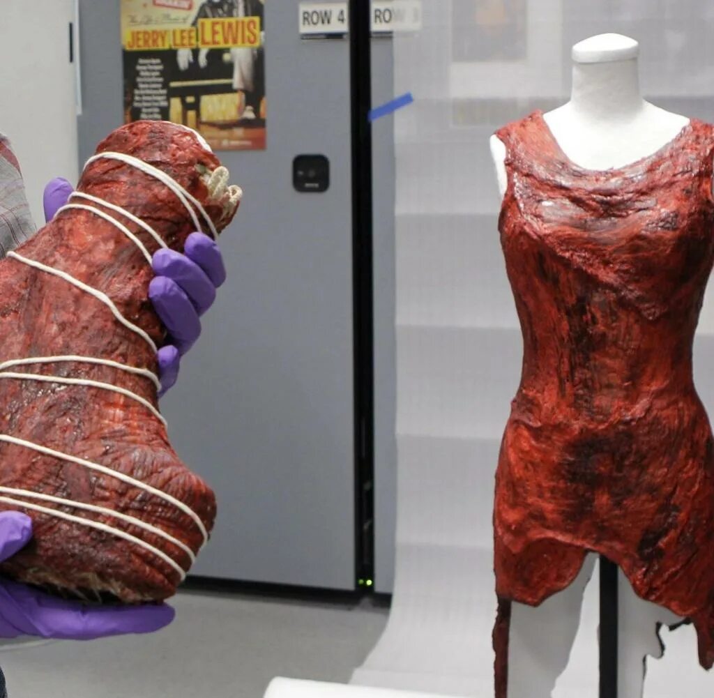 Платья из мяса фото Фотографии МЯСНОЕ ПЛАТЬЕ