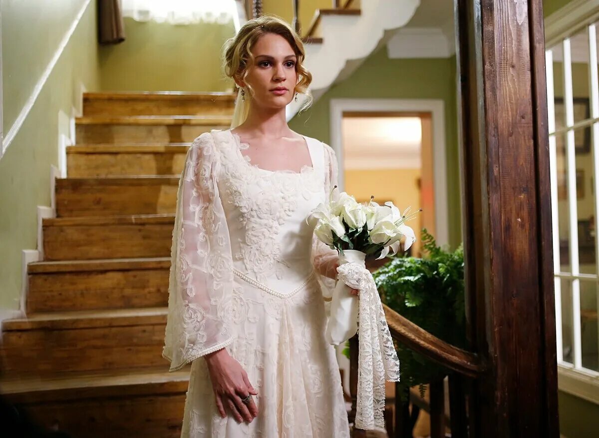 Платья из сериалов фото Фото: Курт Сеит и Александра / Кадр из сериала "Курт Сеит и Александра" (2014) #