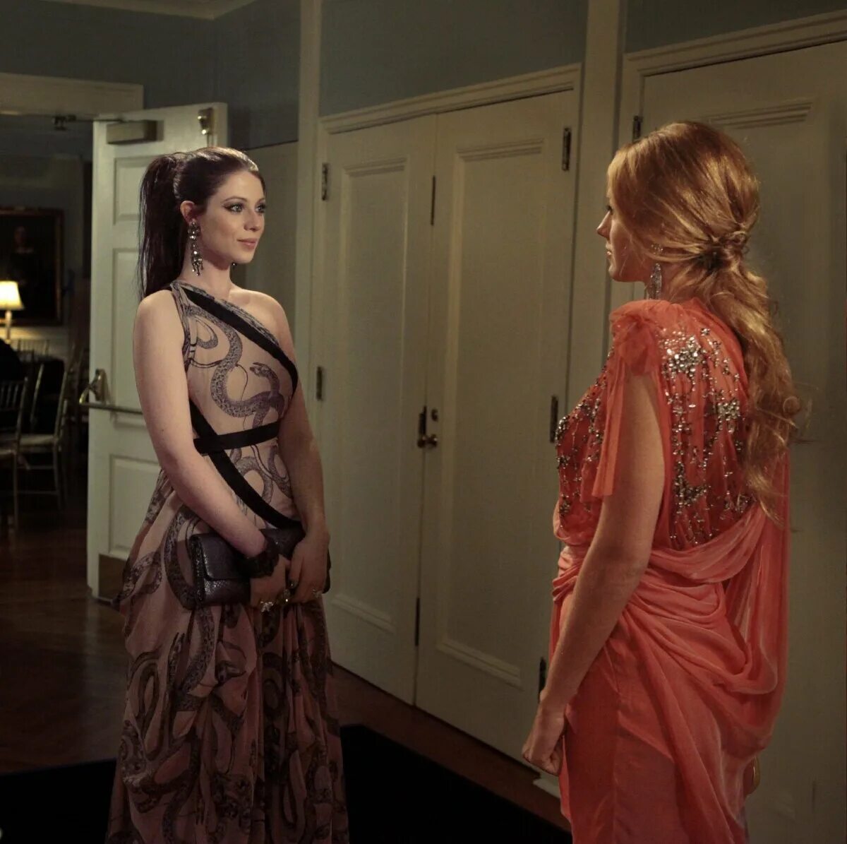 Платья из сериалов фото Фото: Сплетница / Кадр из сериала "Сплетница" (2007) #1589705