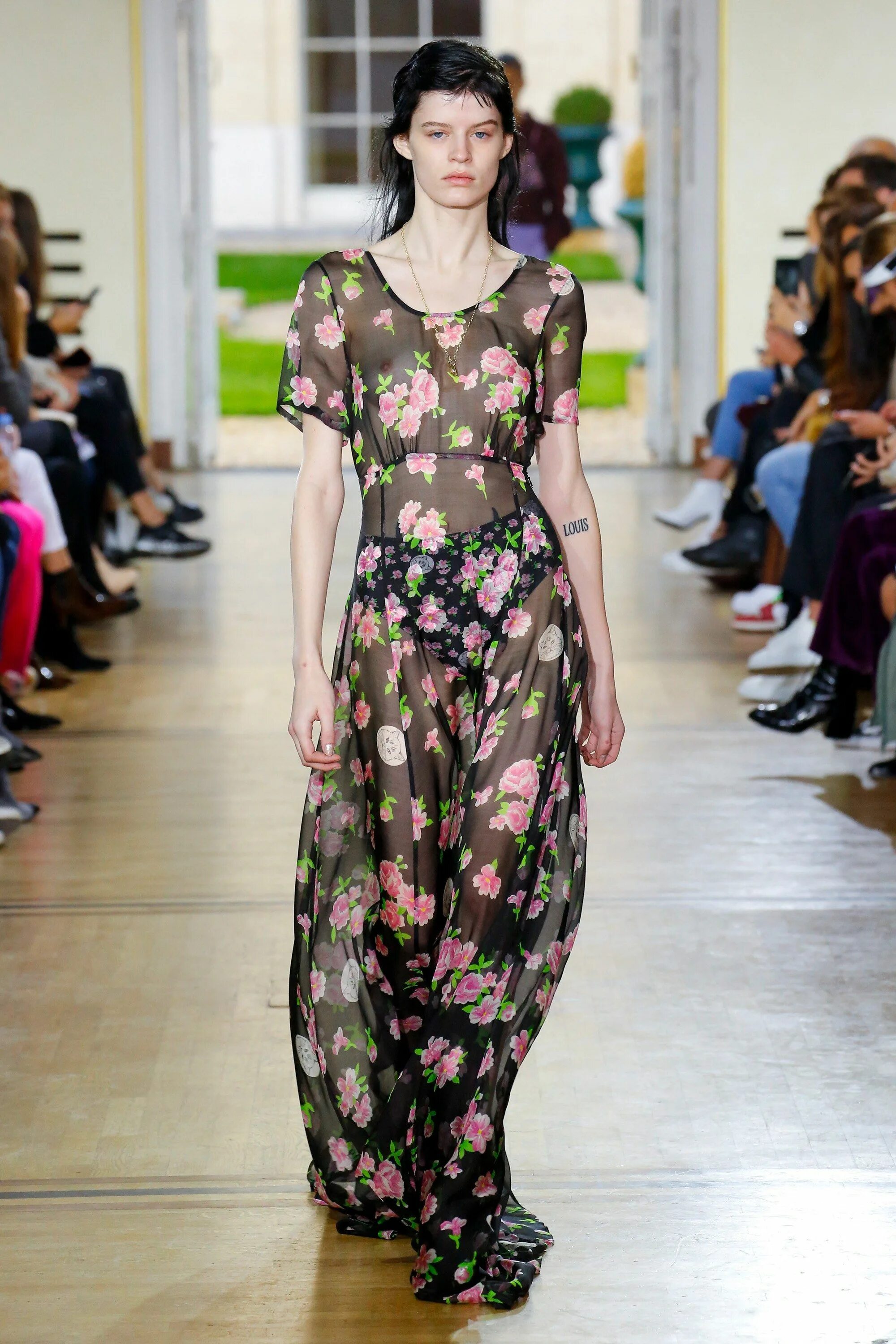 Платья из шелка 2024 модные тенденции Paul & Joe Spring 2019 Ready-to-Wear Collection - Vogue Spring outfits women, Fa