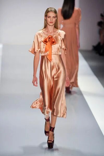 Платья из шелка 2024 модные тенденции Jill Stuart at New York Fashion Week Spring 2013 Fashion, 10s fashion, Fashion w