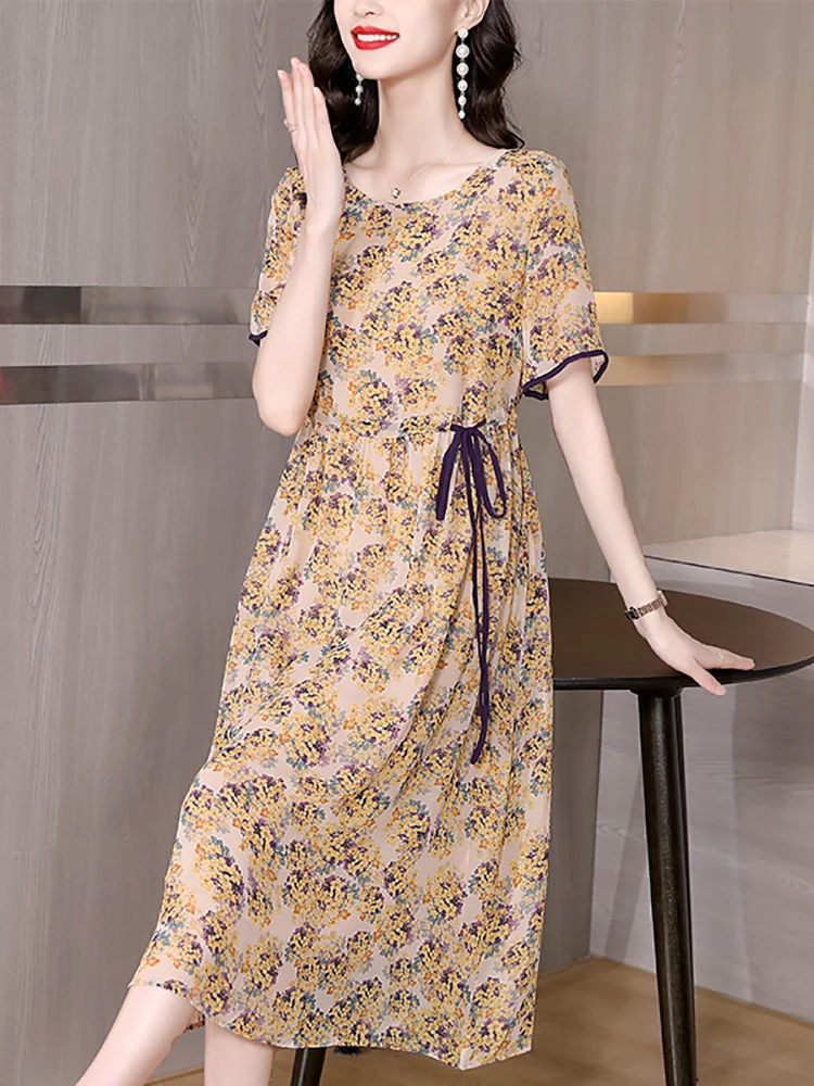 Платья из шифона 2024 модные фото Новинка 2024, шифоновое платье средней длины с коротким рукавом и цветочным рису