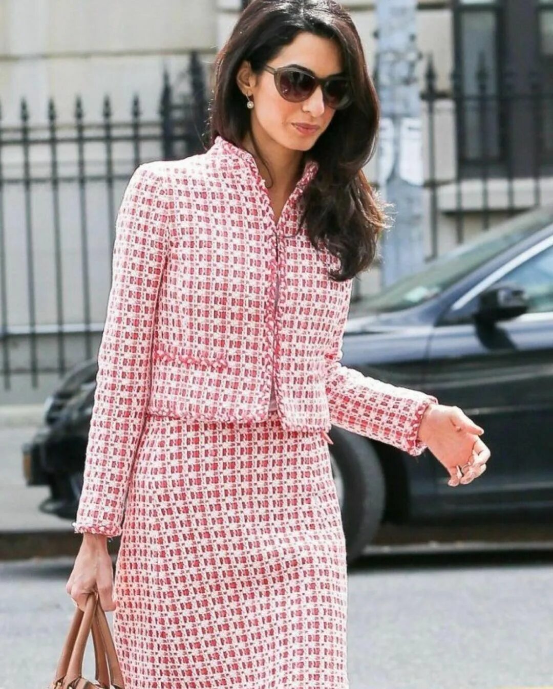Платья из твида 2024 модные тенденции Amal Clooney fashion style. Fashion, Tweed outfit women, Tweed fashion