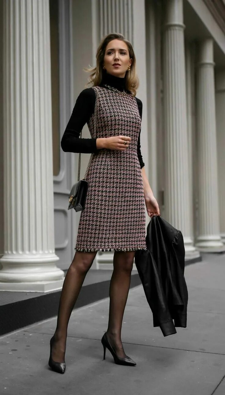 Платья из твида 2024 модные тенденции Client Meeting // Tweed fit-and-flare houndstooth dress, black layering turtlene
