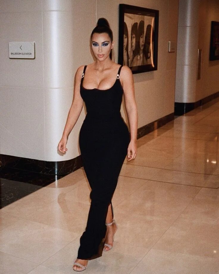 Платья ким кардашян фото Kim Kardashian Kim kardashian hot, Kim kardashian, Celebrity dresses