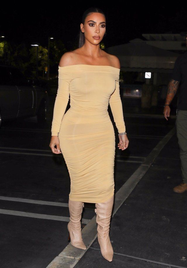 Платья ким кардашян фото Pin by Thando on FASHION Kim kardashian style, Kim kardashian, Kim kardashian ou