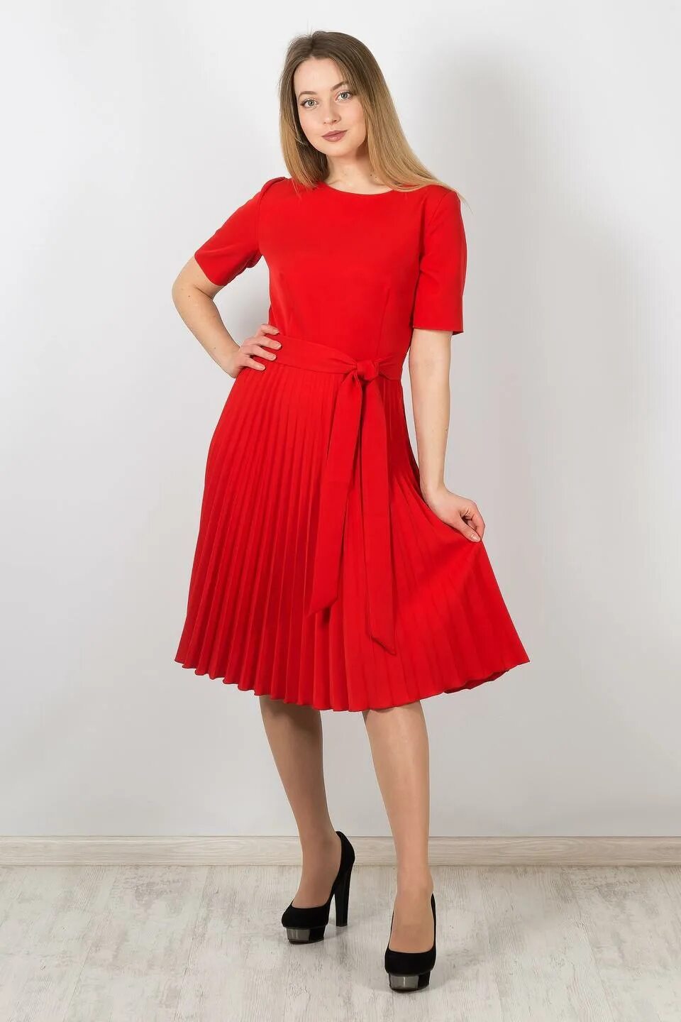 Платья киров фото Платье 4832 (барби (костюмная стрейч), цвет красный) - БРАВА. Женская одежда от 