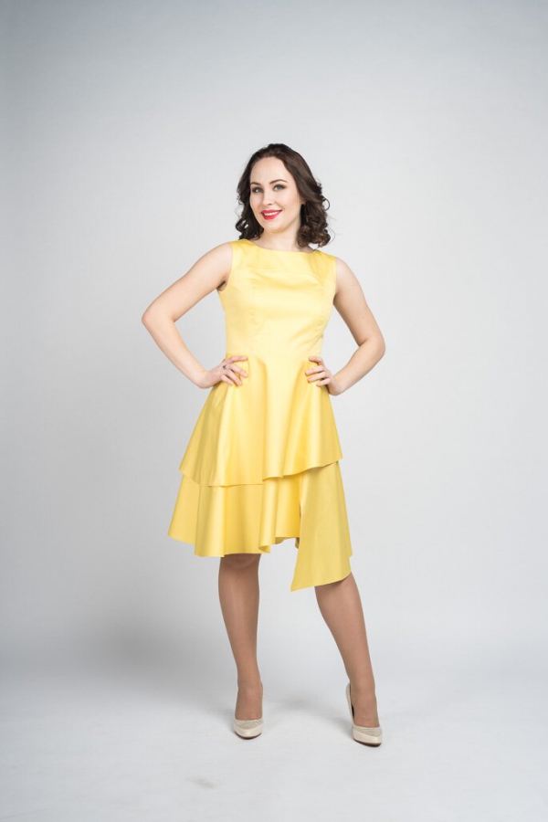 Платья киров фото цены Платье приталенного силуэта с расширенной к низу юбкой. Рукав втачной короткий.