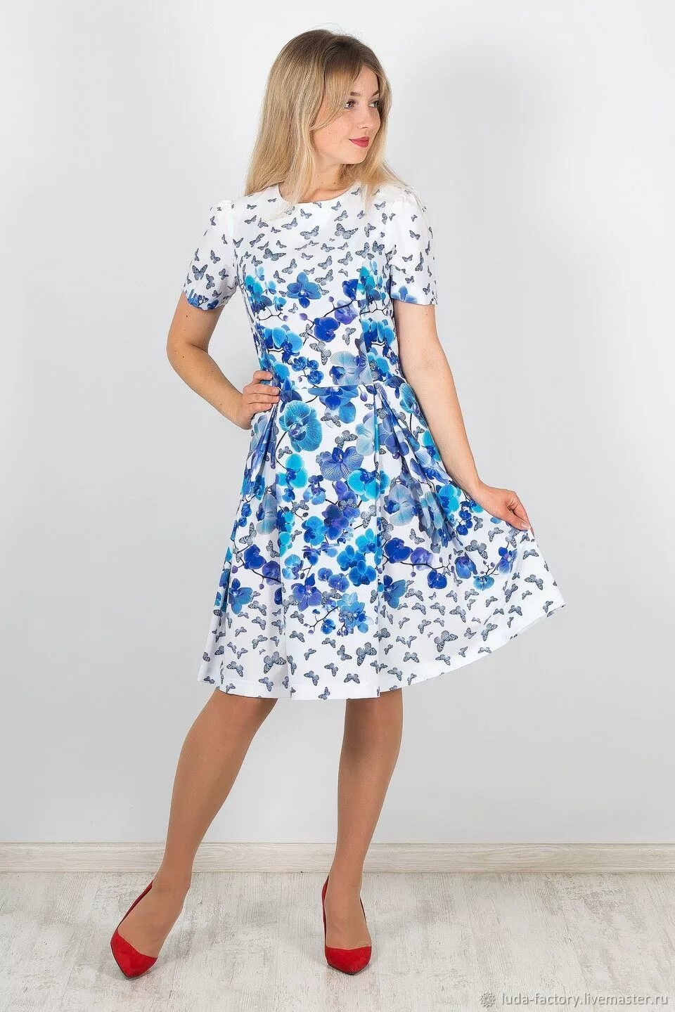 Платья киров магазины фото Платье с голубыми орхидеями (синими бабочками) р.42-50 в интернет-магазине на Яр