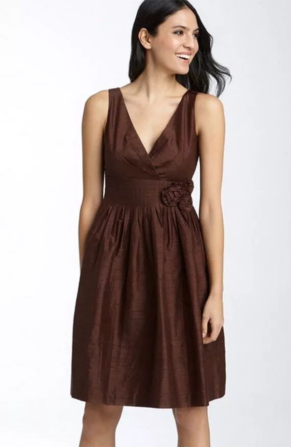 Платья коричневого цвета фото Pin by Aramatlm González on Moda en marrón Brown bridesmaid dresses, Chocolate b