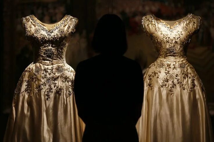 Платья королевы фото A Buckingham, revivez le couronnement de la reine