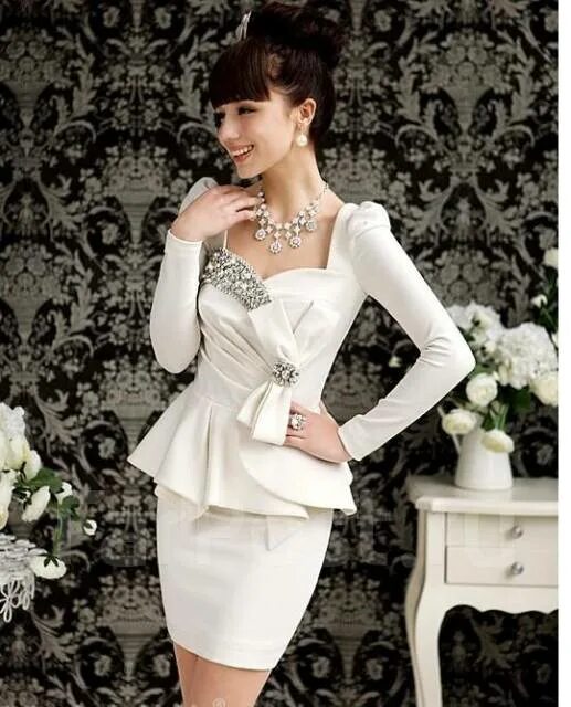 Платья костюмы фото Распродажа! Стильное платье с баской белого цвета. Корея, размер: 40-44, демисез