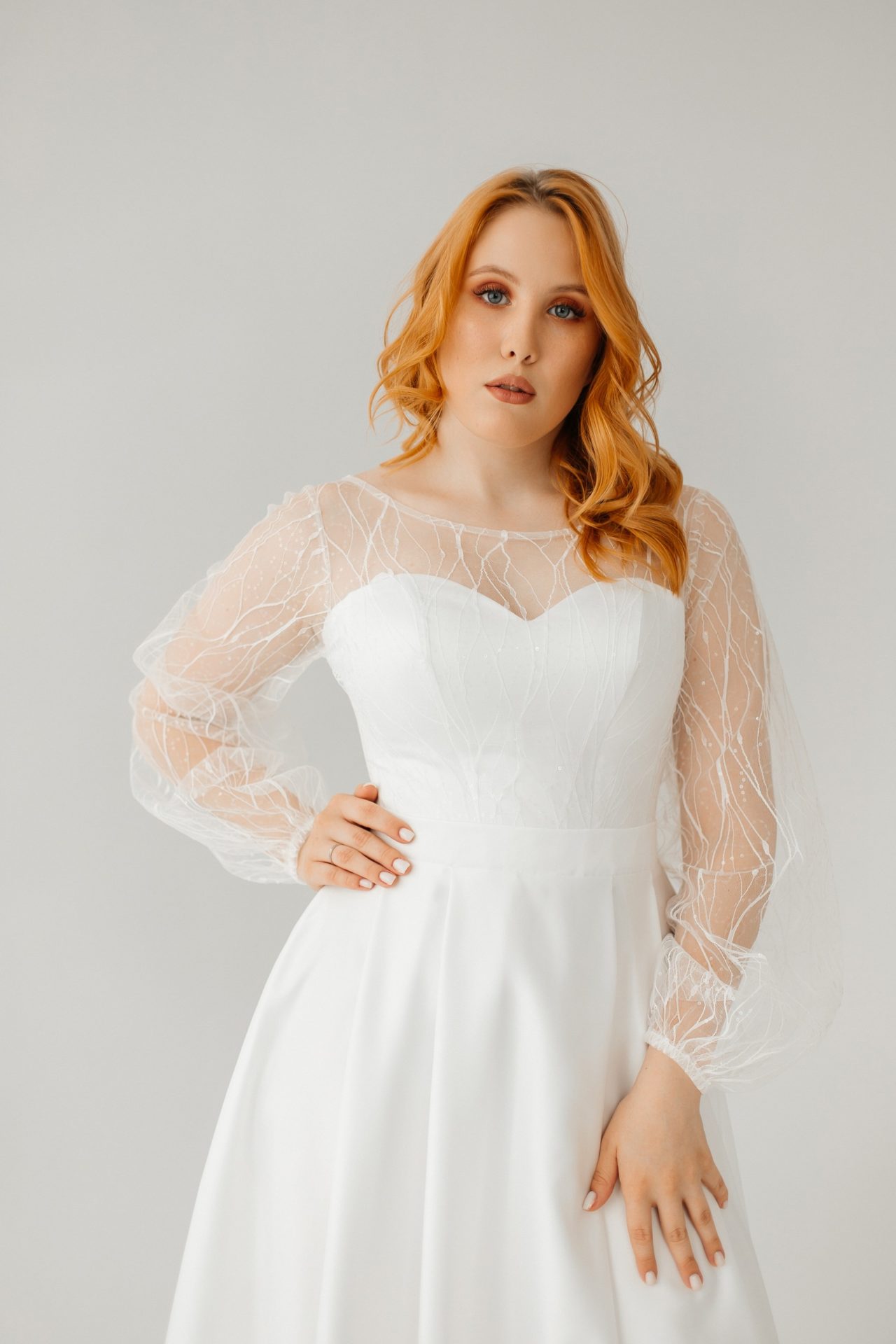 Платья красноярск недорого фото и цены Свадебное платье с рукавами и атласной юбкой в складку Domwhite