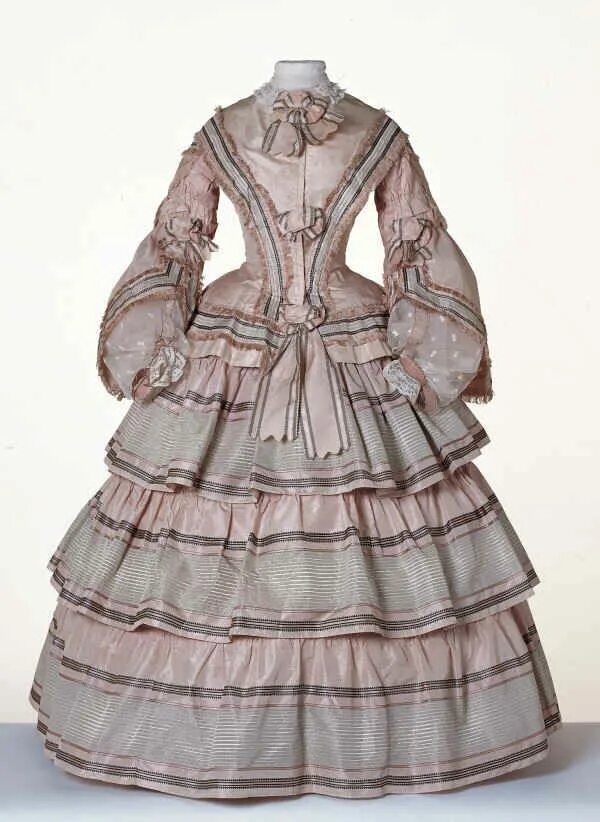Платья лондона 17 века фото описание A Few Fabulous Fashions from 1840’s and 1855 Victorian clothing, Historical dres