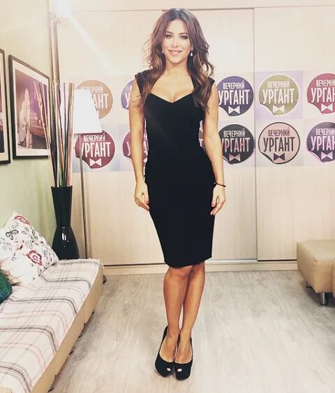 Платья лорак фото Ани Лорак похвасталась аппетитным видом сзади Яркое платье, Наряды, Платья