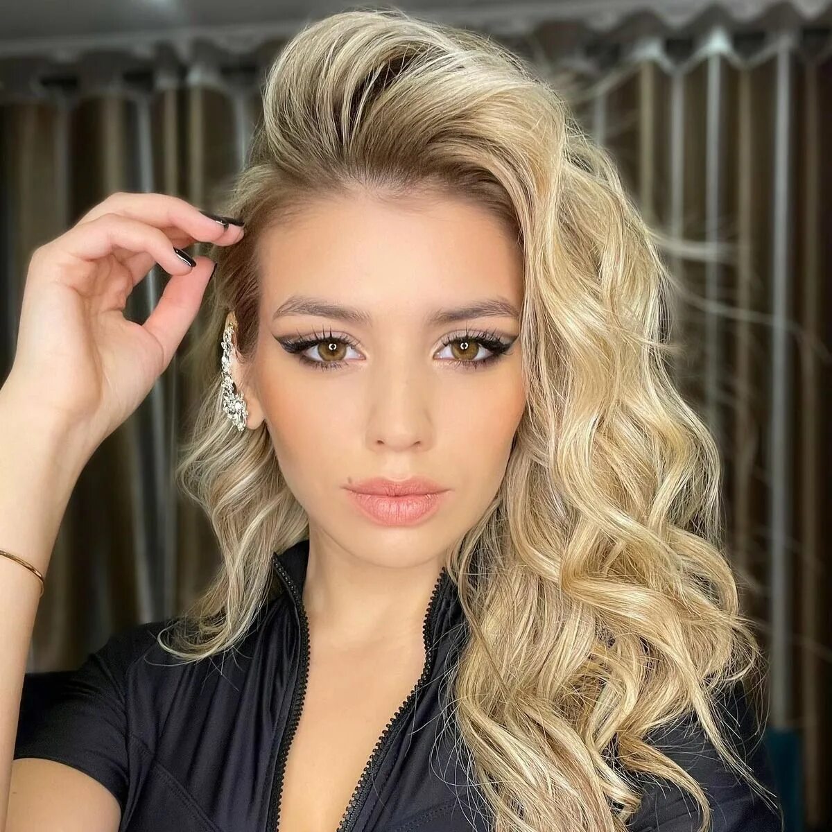 Платья люси чеботиной фото Уважаемые": Люся Чеботина резко обрушилась на недоброжелателей - Вокруг ТВ.