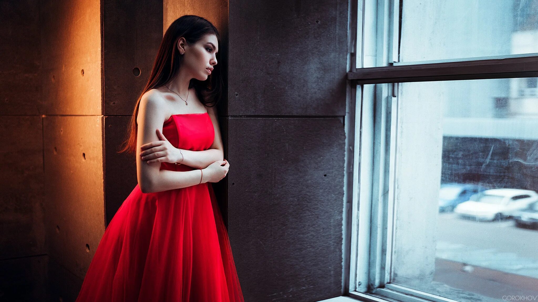 Платья люси чеботиной фото Wallpaper : women, model, portrait, window, looking away, bare shoulders, photog