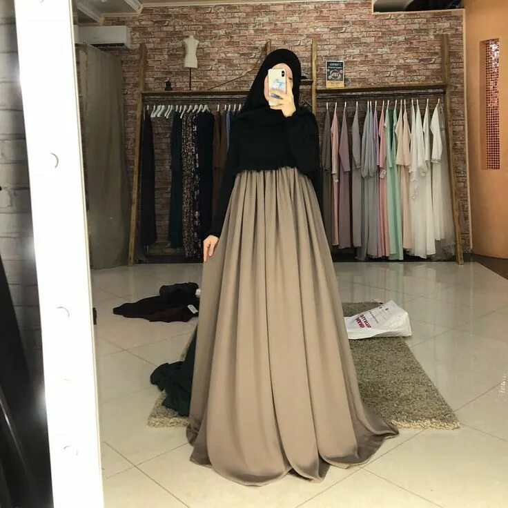 Платья махачкала фото Цена:4800 Ткань:абайный шелк Model pakaian hijab, Model pakaian, Wanita