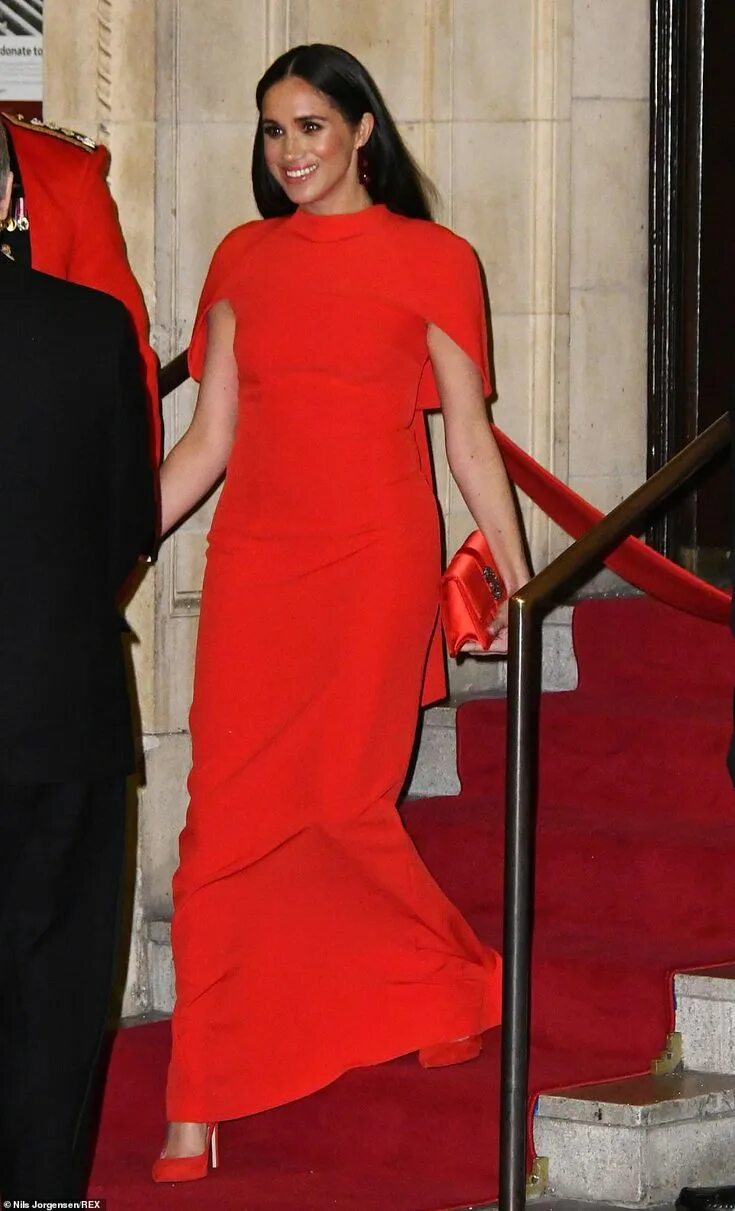 Платья меган маркл фото Meghan Markle and Prince Harry attend the Royal Albert Hall Meghan markle, Dress