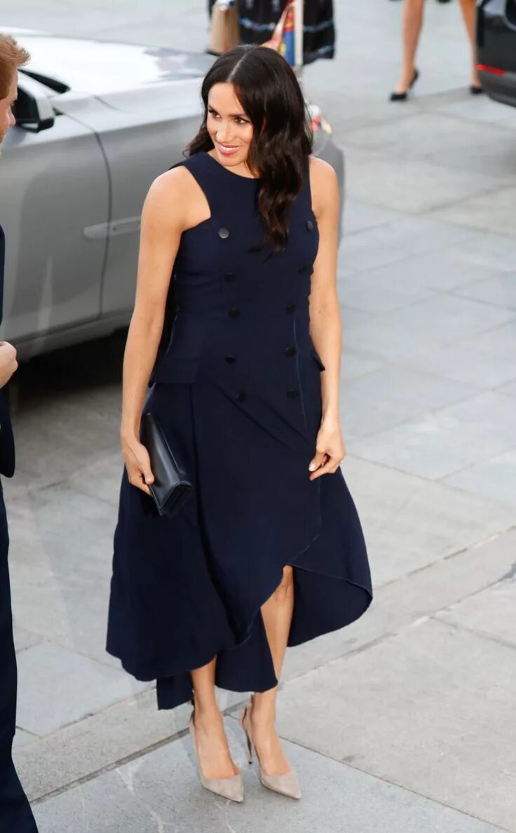 Платья меган маркл фото Here's Every Single Outfit Meghan Markle Wore on Her Royal Tour Meghan markle st