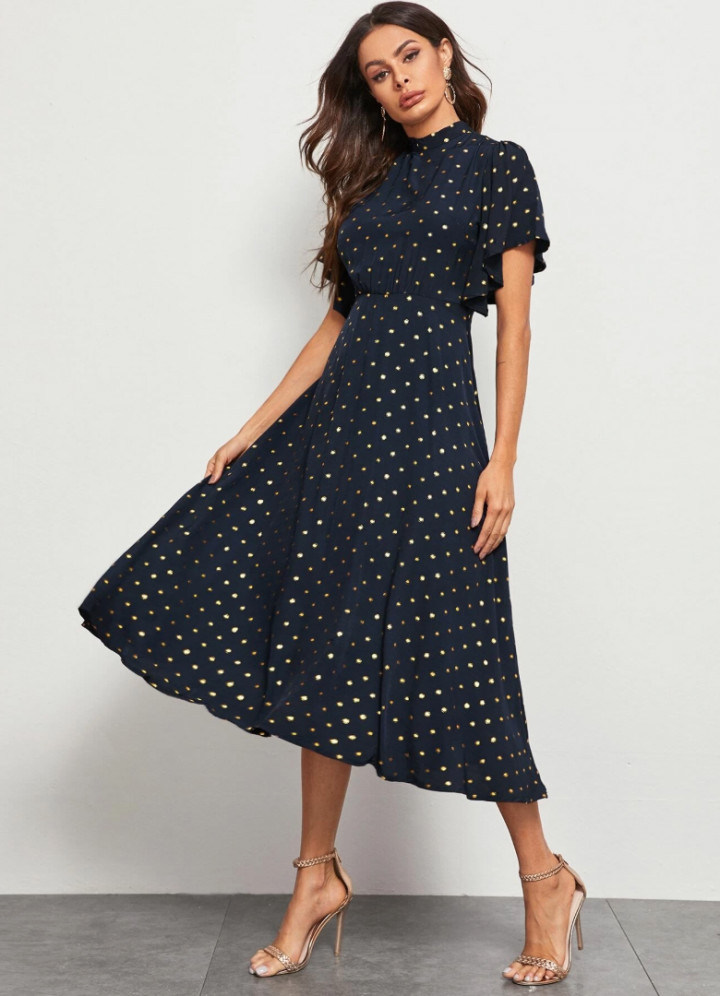 Платья миди 2024 модные тенденции Модные платья в горошек на весну не дороже 25$ Stand collar dress, Collar dress,