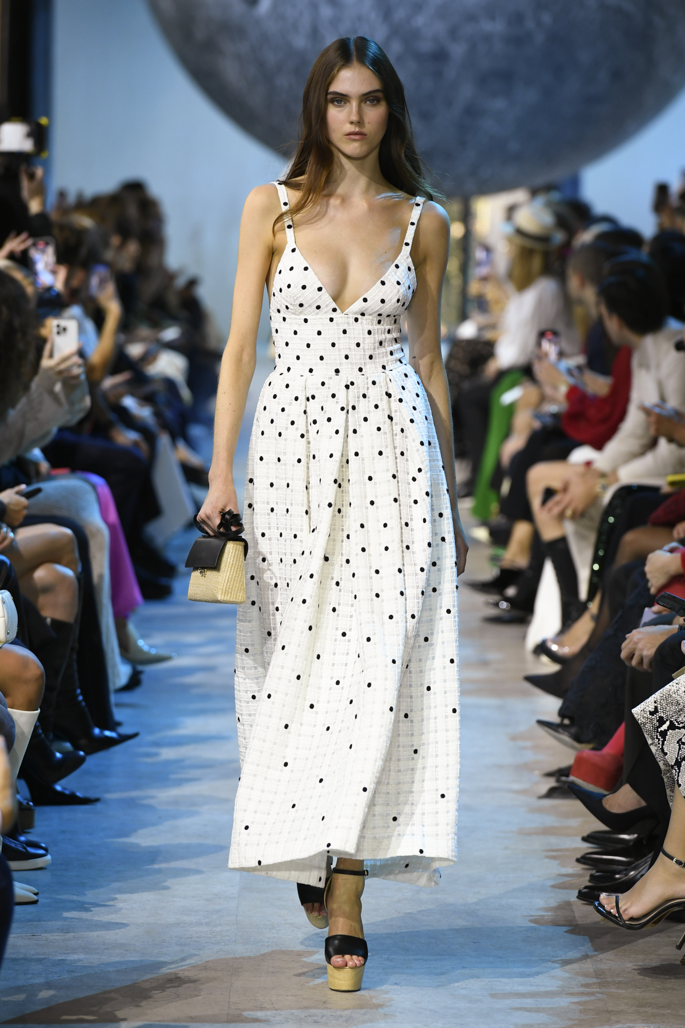 Платья мода 2024 тенденции фото Elie Saab RTW Spring 2024 PHOTOS