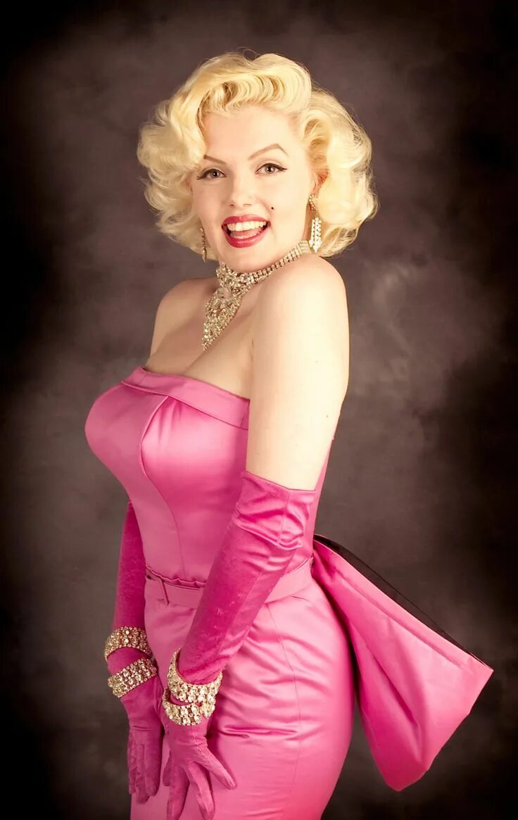 Платья монро фото Suzie Kennedy channeling Marilyn Pink satin gown, Celebs, Marilyn monroe