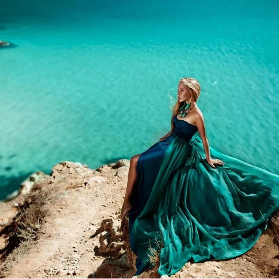 Платья морского цвета фото Девушка и морская волна: Фотографии и образы Природная галерея Фотогалерея приро