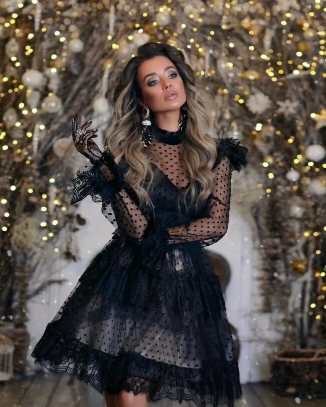 Платья на новый 2024 фото Платья на Новый год 2021 - 100 стильных фото-идей для женщин и девушек Hübsche f