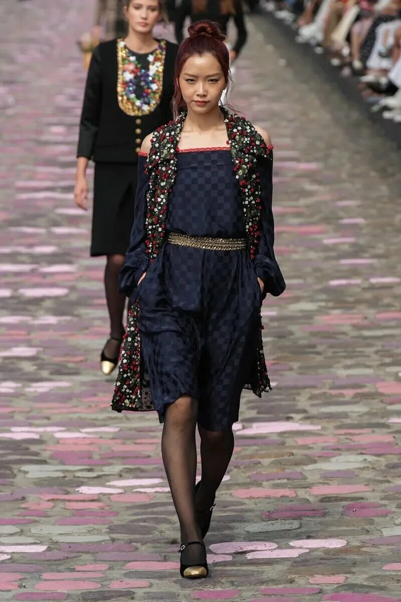 Платья на осень 2024 модные тенденции Дом Шанель- Высокое искусство? СТИЛЬ МОДА ТРЕНДЫ Дзен