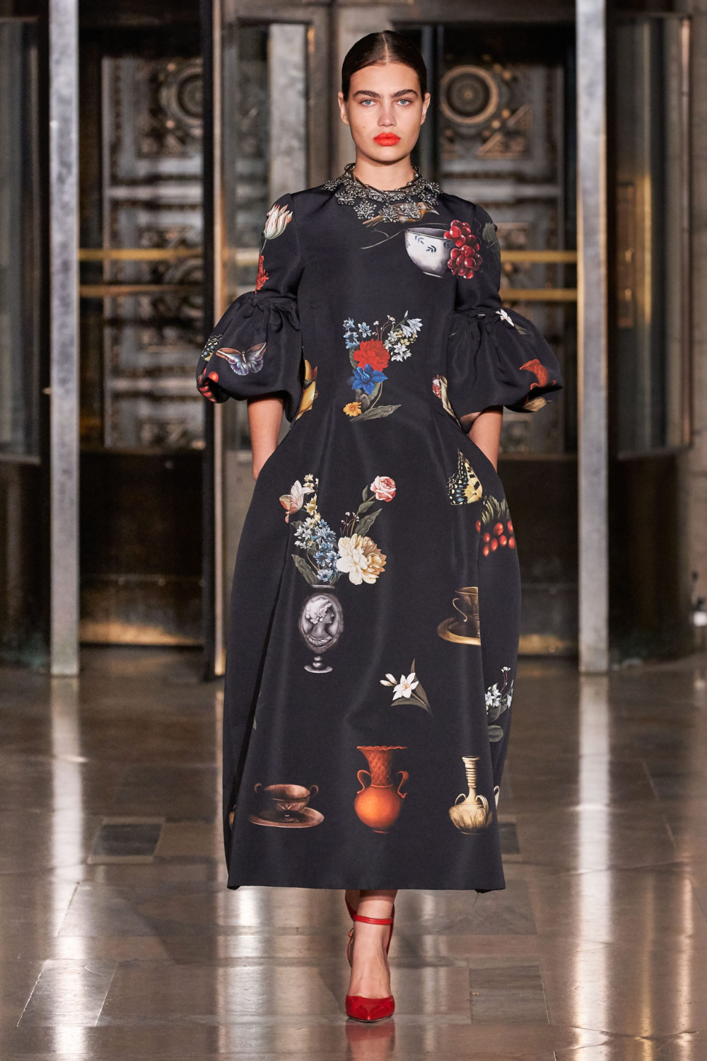 Платья на осень 2024 модные тенденции Oscar de la Renta Ready-To-Wear Коллекции осень-зима 2020/2021 Нью-Йорк VOGUE Fa