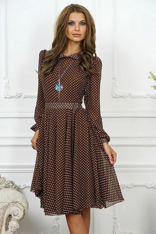 Платья на осень фото повседневные Удобное осеннее платье на каждый день, длиной ниже колена. Платье с небольшим от