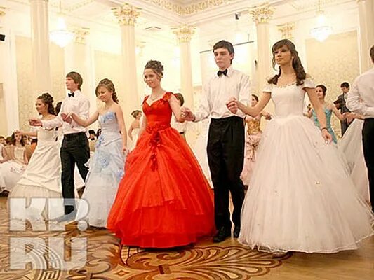 Платья на пушкинский бал фото В Казани прошел Пушкинский бал