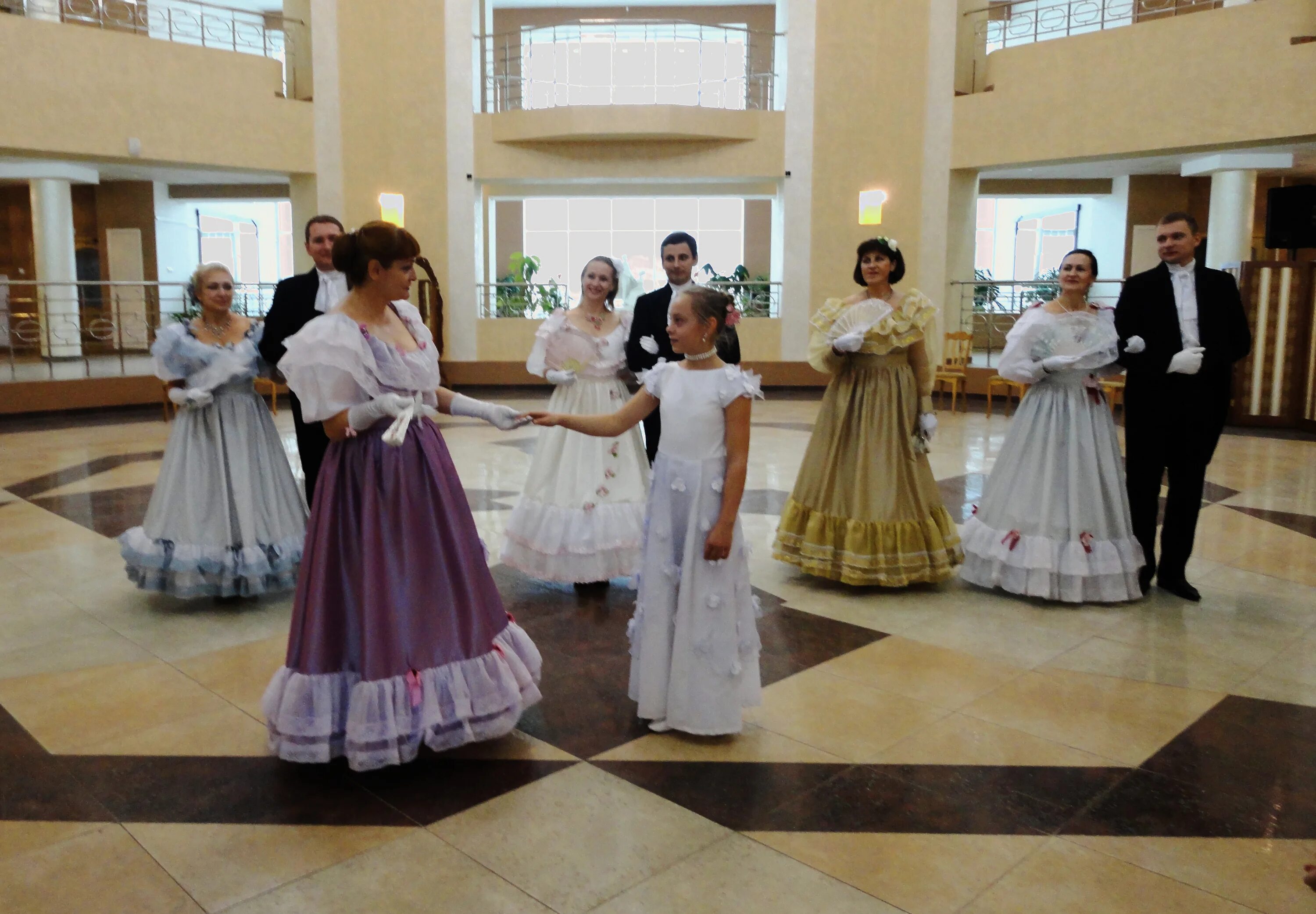 Платья на пушкинский бал фото Костюм для бала