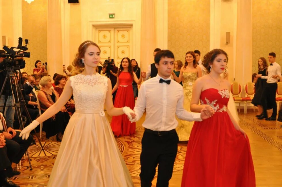Платья на пушкинский бал фото Лицейский бал-2016