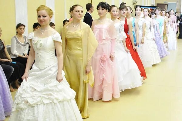 Платья на пушкинский бал фото В Ижевске прошел бал эпохи царской России