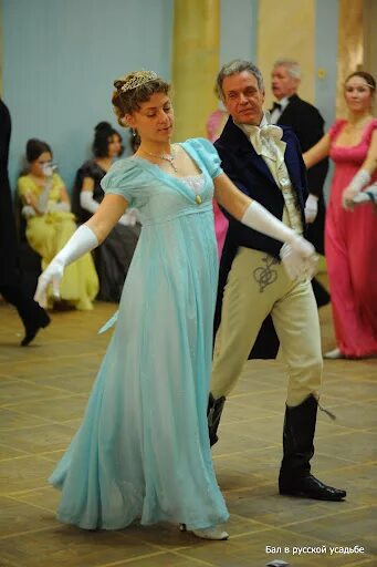 Платья на пушкинский бал фото Балы 1812 года