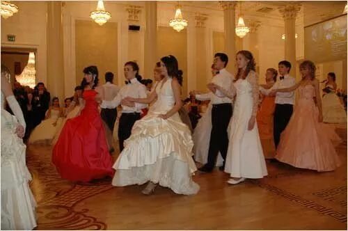 Платья на пушкинский бал фото КФУ. Пушкинский бал - 2008 в лицее при КГУ - События в фотографиях\Направления д